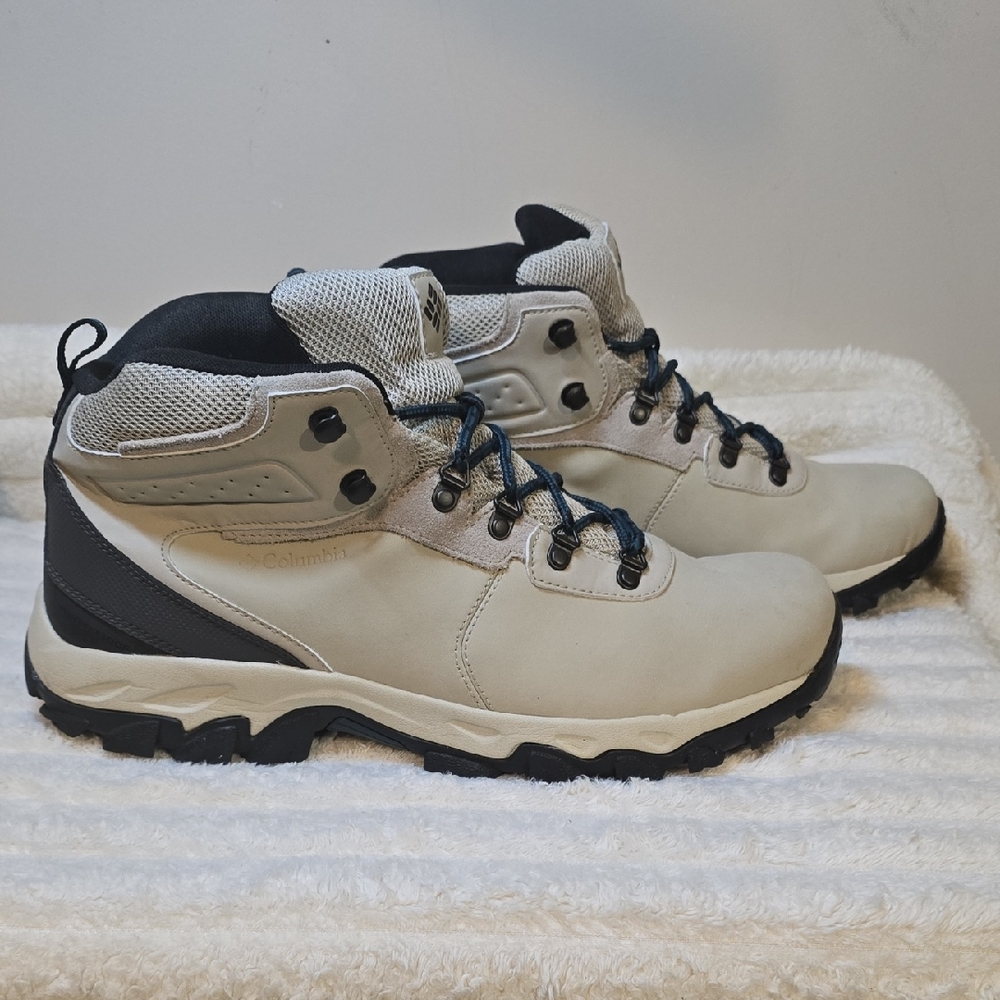 Columbia Light Gray and Black Hiking Boots - Picture 4 of 6